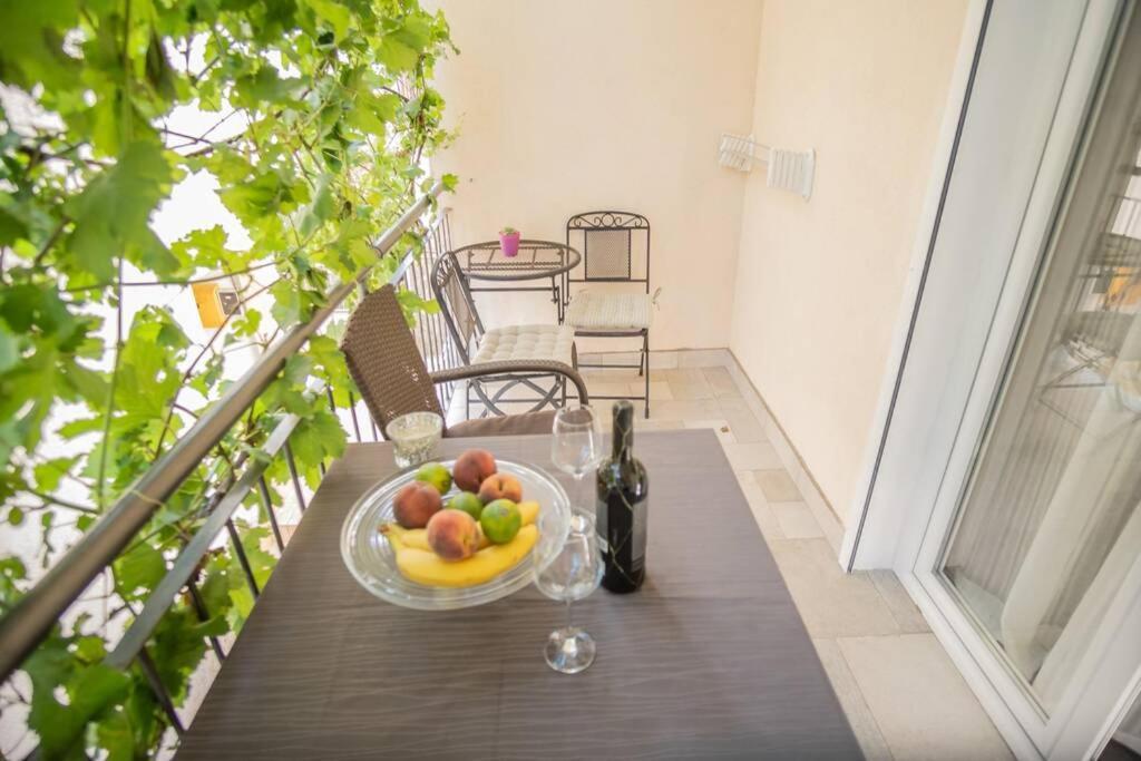 Studio Apartment Purple Sunset - 2+1 Baška Voda Kültér fotó